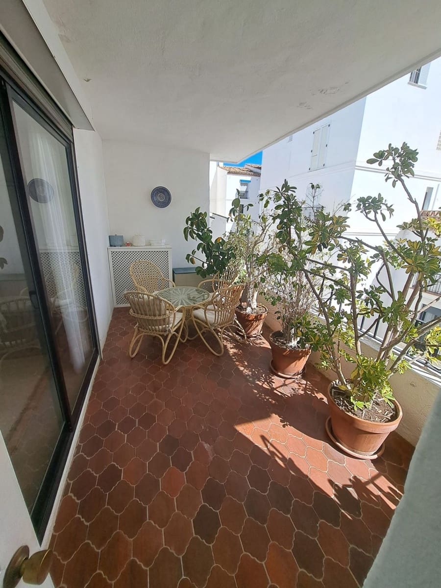 2 bedroom Apartment for sale in Nueva Andalucia - € 695,000 (Ref: 9685901)