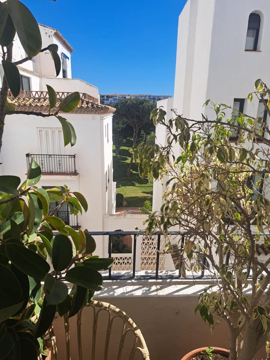 2 bedroom Apartment for sale in Nueva Andalucia - € 695,000 (Ref: 9685901)
