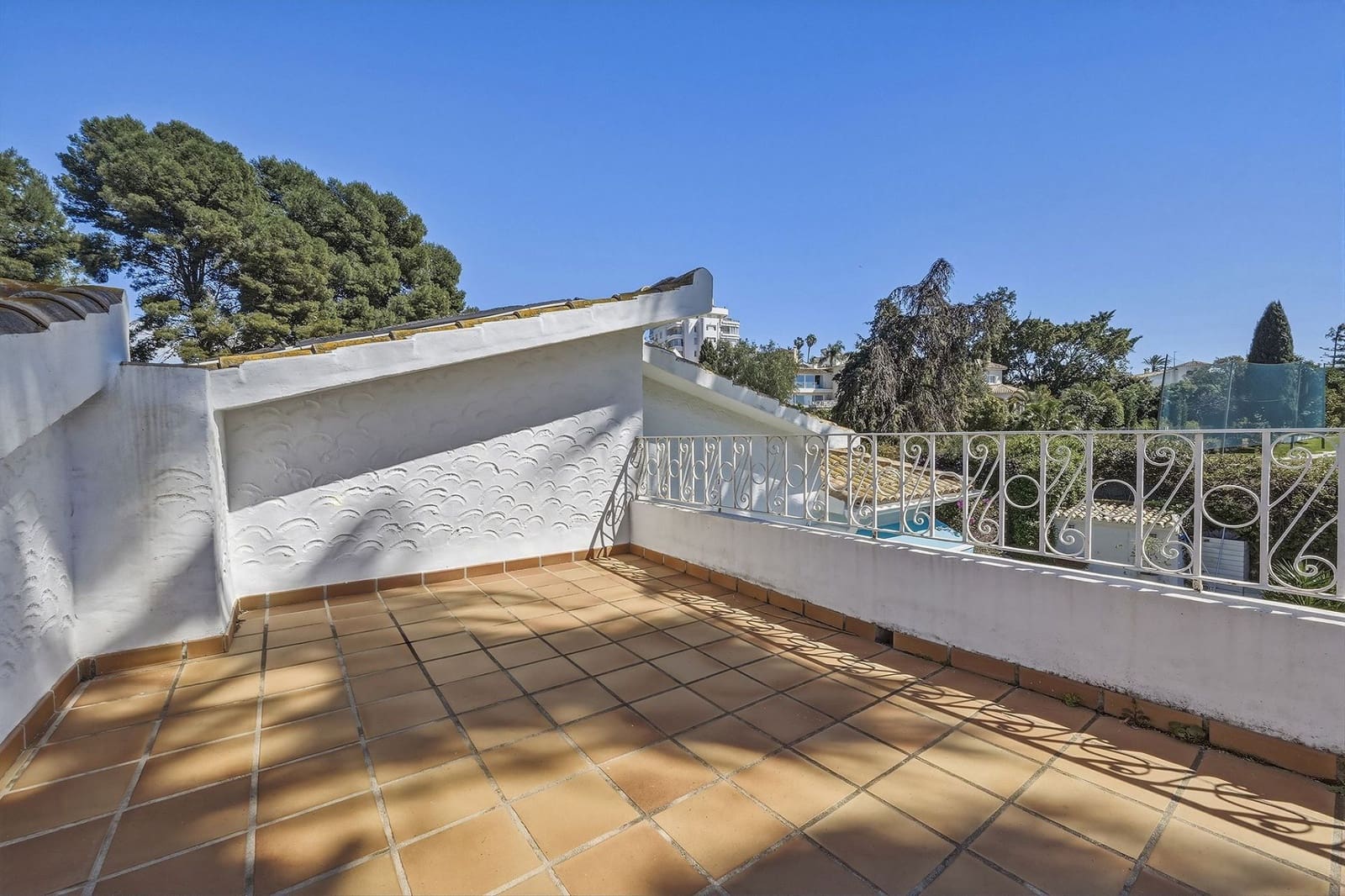 Chalet de 5 habitaciones en Guadalmina en venta - 1.350.000 € (Ref: 9696872)