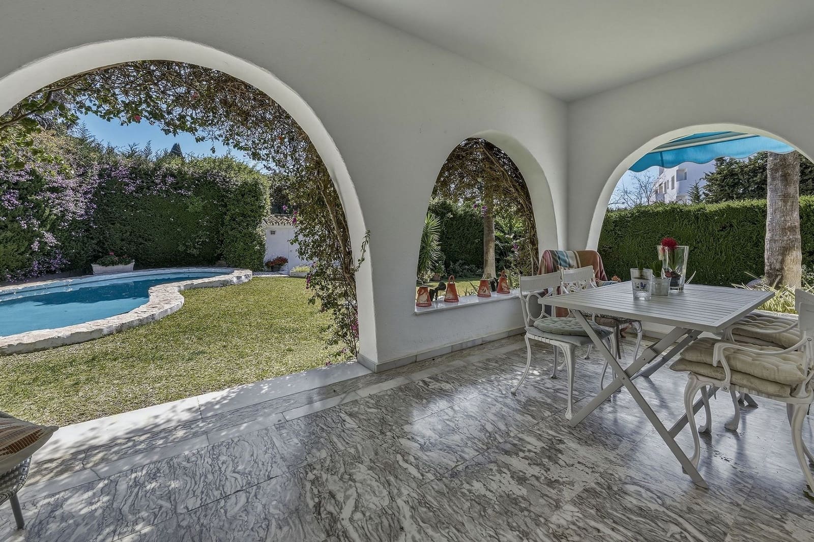 Chalet de 5 habitaciones en Guadalmina en venta - 1.350.000 € (Ref: 9696872)