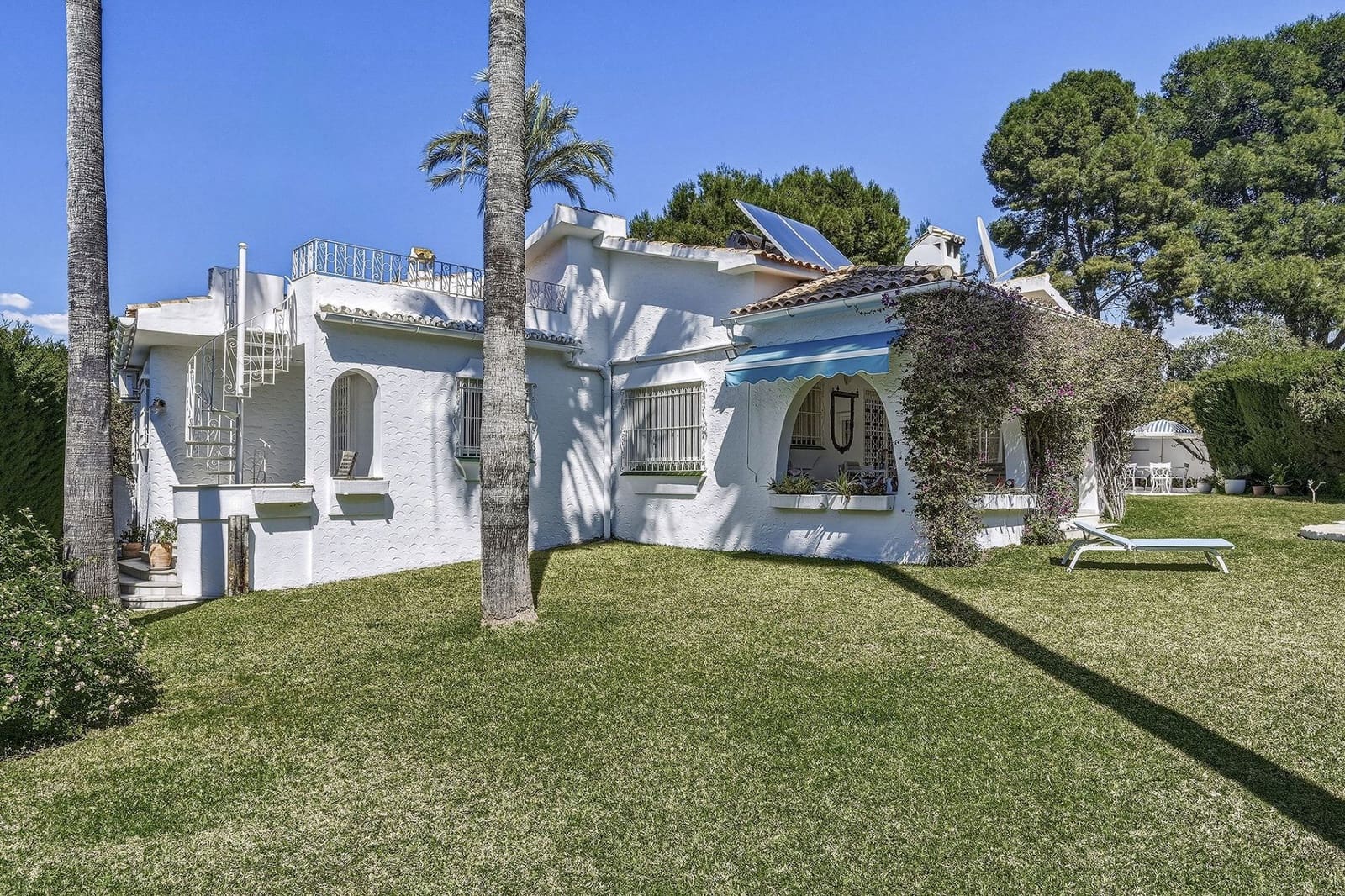 Chalet de 5 habitaciones en Guadalmina en venta - 1.350.000 € (Ref: 9696872)