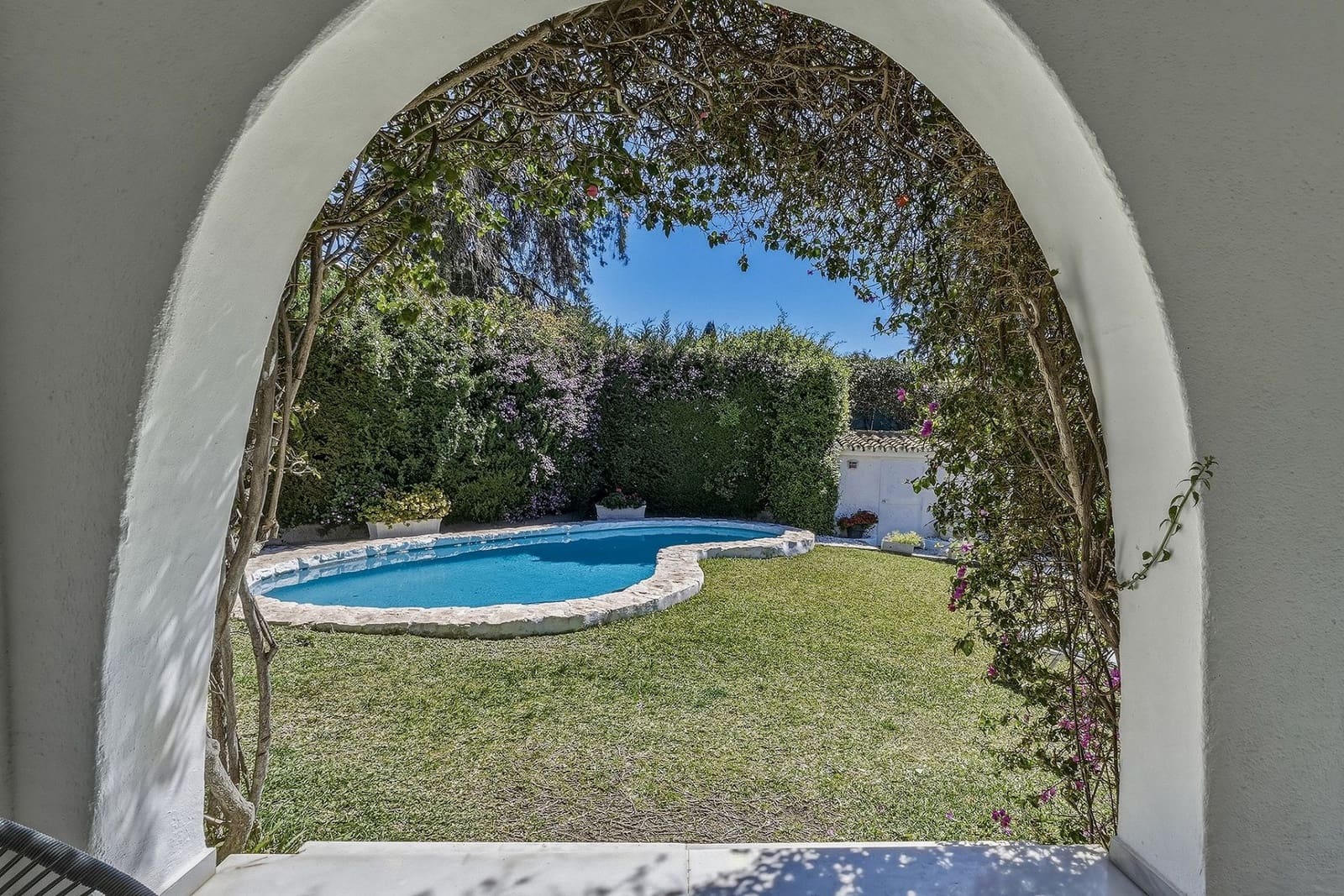 Chalet de 5 habitaciones en Guadalmina en venta - 1.350.000 € (Ref: 9696872)