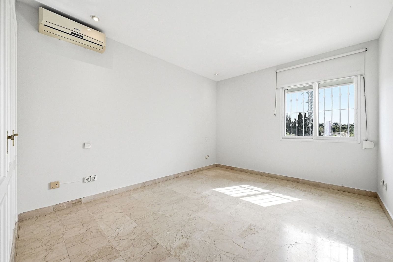 4 sovrum Hus till salu i Nueva Andalucia - 625 000 € (Ref: 9798511)