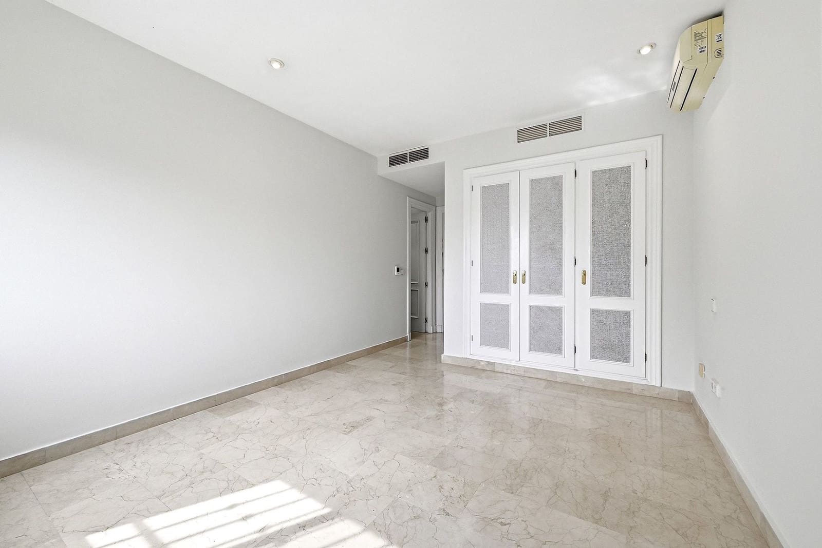 4 sovrum Hus till salu i Nueva Andalucia - 625 000 € (Ref: 9798511)