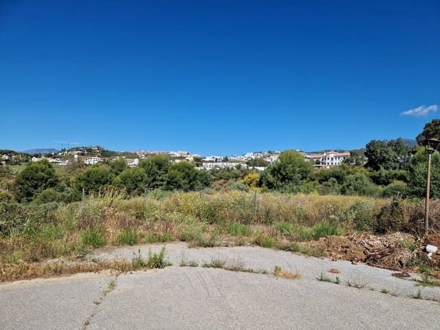 Building Plot for sale in Los Naranjos, Marbella - € 2,249,000 (Ref: 9833144)