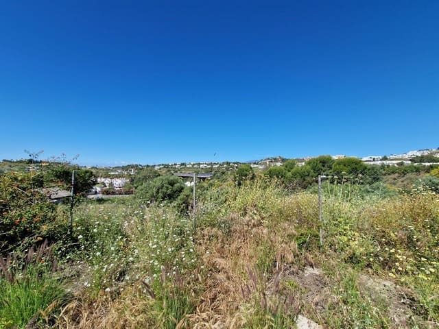 Building Plot for sale in Los Naranjos, Marbella - € 2,249,000 (Ref: 9833144)