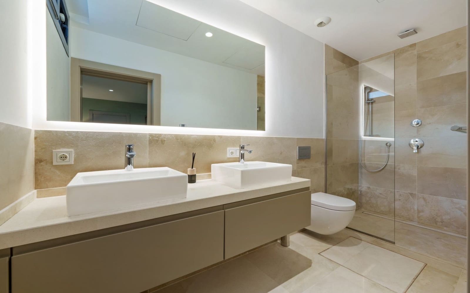 5 bedroom Villa for sale in Nueva Andalucia - € 4,995,000 (Ref: 9835055)