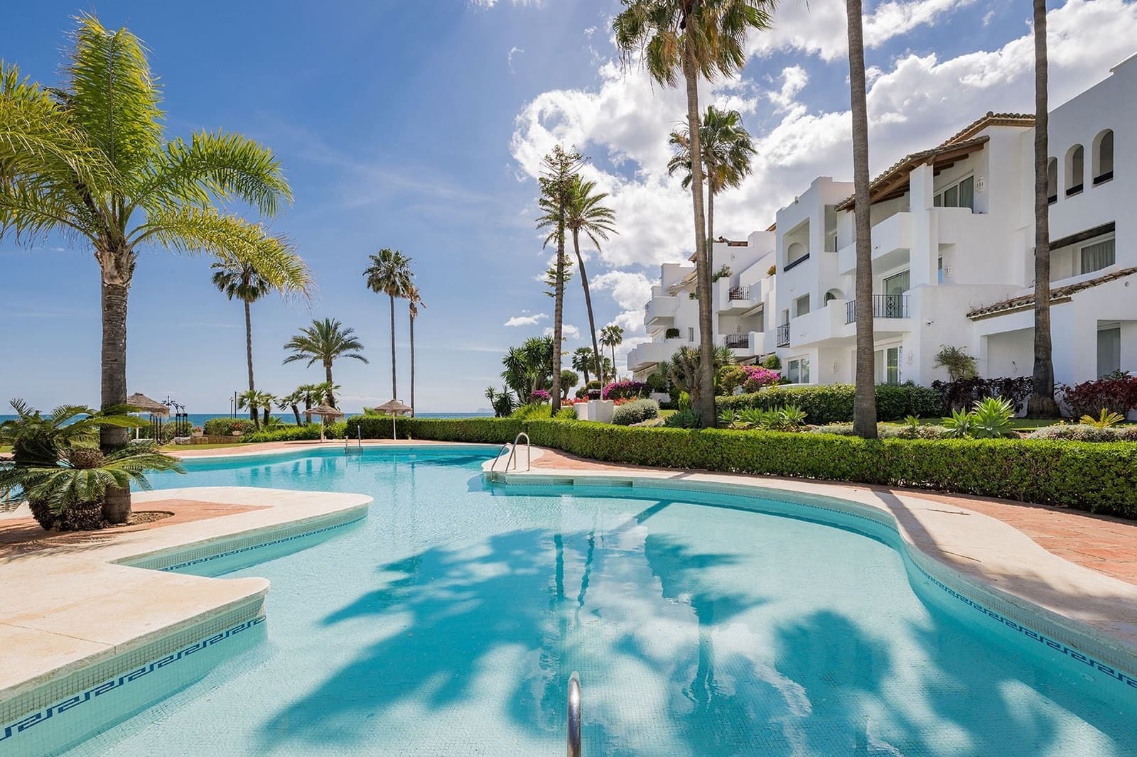 3 makuuhuone Huoneisto myytävänä paikassa Estepona mukana uima-altaan - 2 995 000 € (Ref: 9854745)