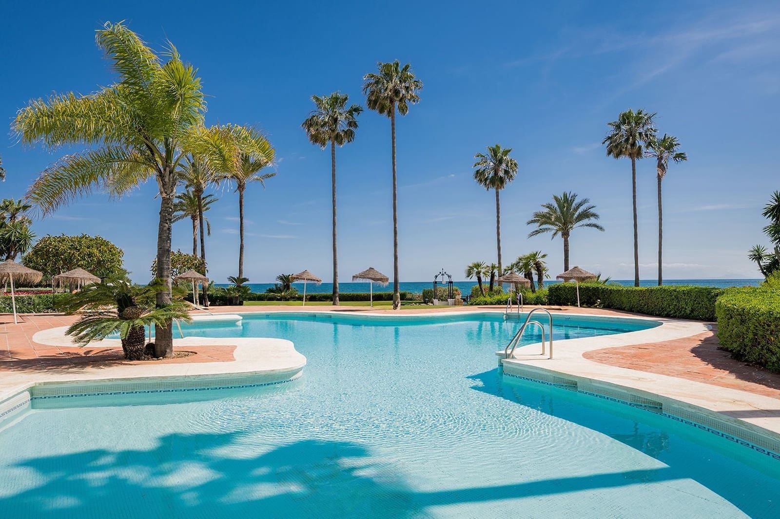 3 makuuhuone Huoneisto myytävänä paikassa Estepona mukana uima-altaan - 2 995 000 € (Ref: 9854745)