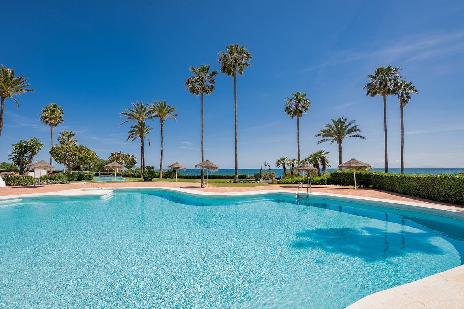 3 makuuhuone Huoneisto myytävänä paikassa Estepona mukana uima-altaan - 2 995 000 € (Ref: 9854745)