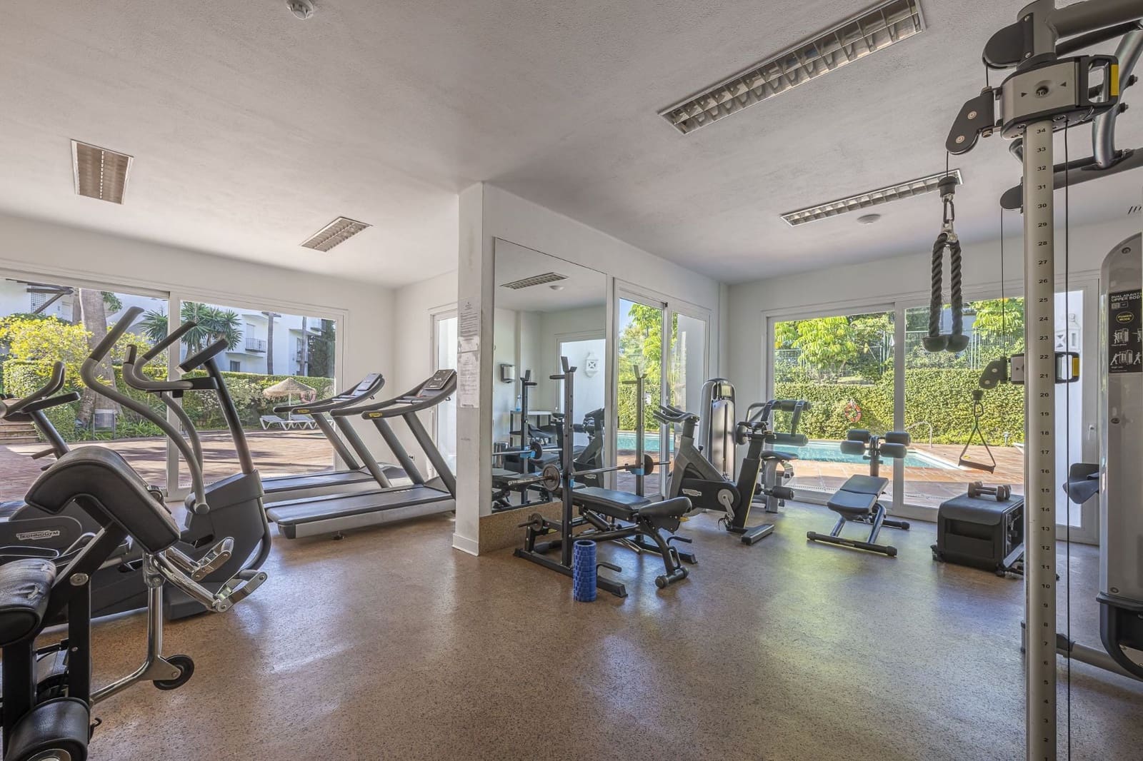 3 makuuhuone Huoneisto myytävänä paikassa Estepona mukana uima-altaan - 2 995 000 € (Ref: 9854745)