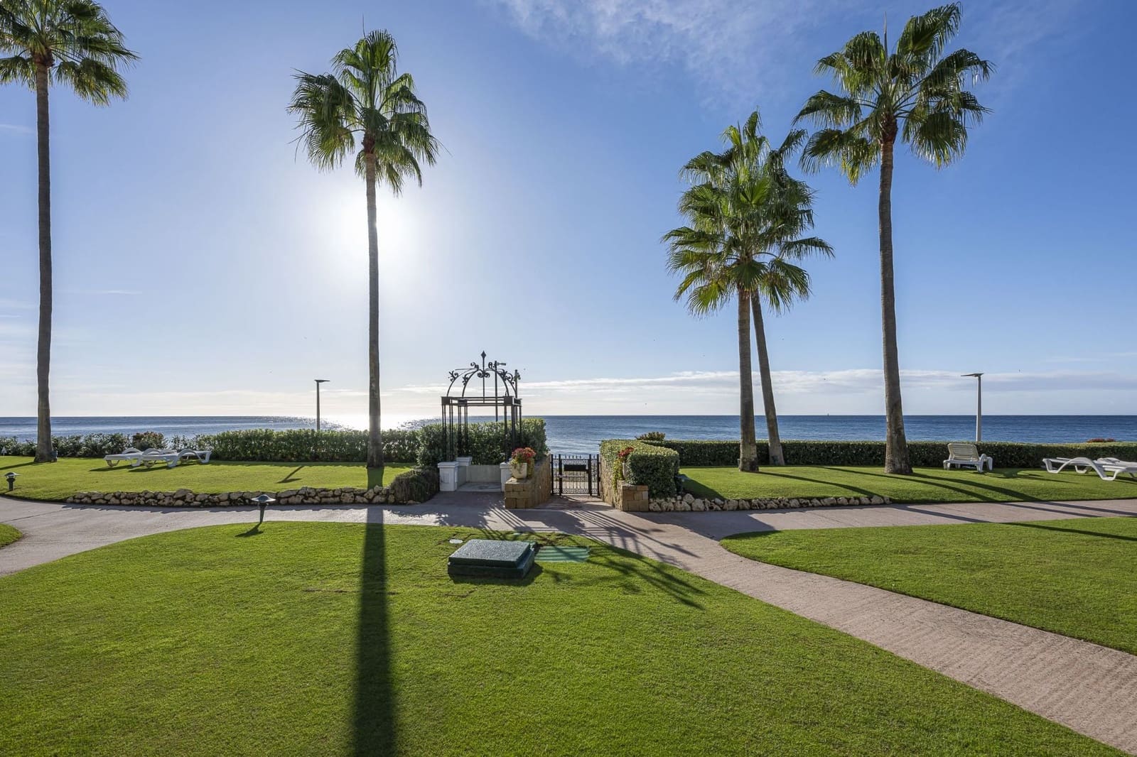3 makuuhuone Huoneisto myytävänä paikassa Estepona mukana uima-altaan - 2 995 000 € (Ref: 9854745)