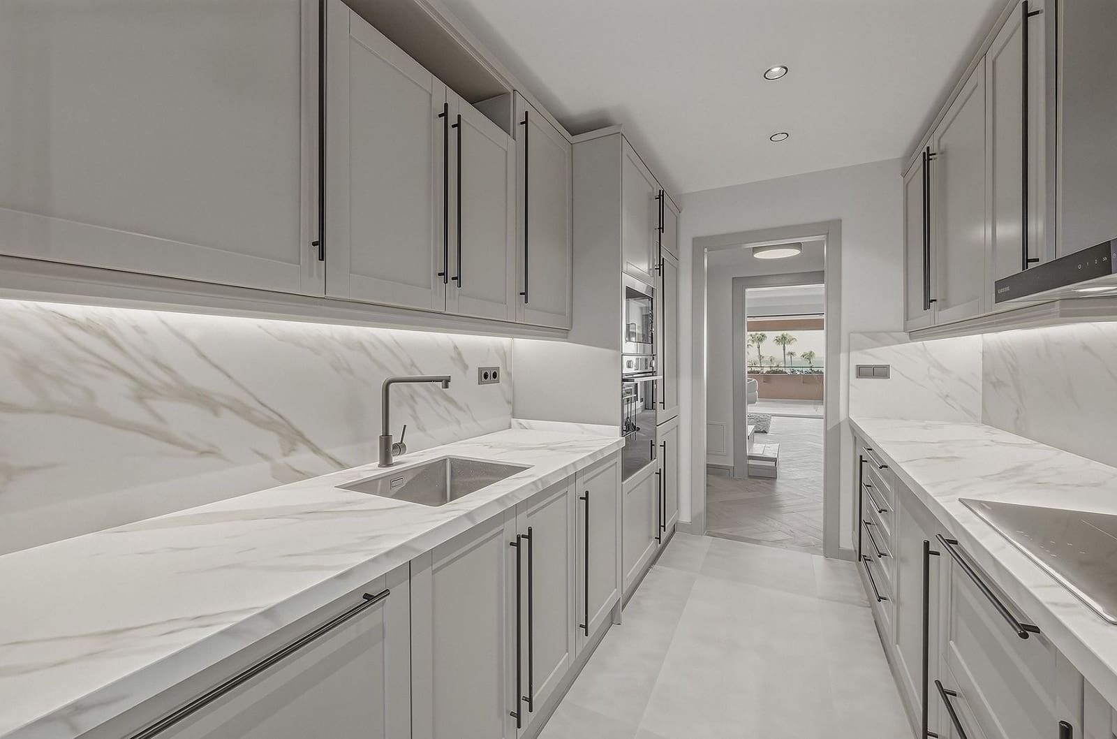 3 sypialnia Penthouse na sprzedaż w New Golden Mile z basenem garażem - 1 295 000 € (Ref: 9984189)