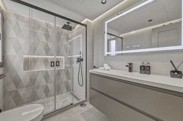 3 bedroom Penthouse for sale in New Golden Mile, Estepona with pool garage - € 1,295,000 (Ref: 9984189)
