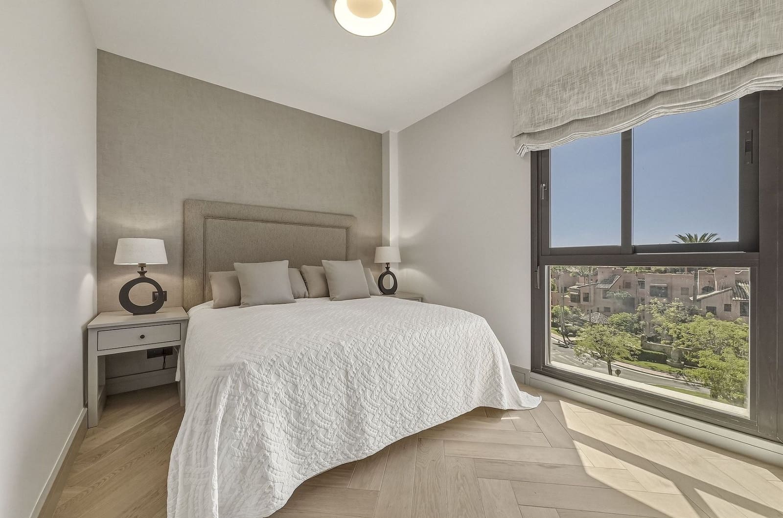3 sypialnia Penthouse na sprzedaż w New Golden Mile z basenem garażem - 1 295 000 € (Ref: 9984189)