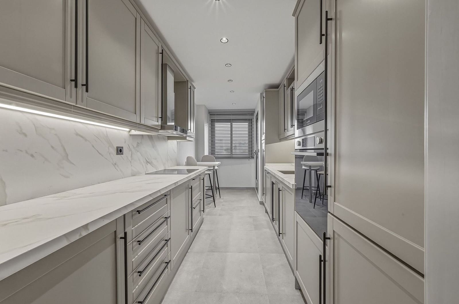 3 sypialnia Penthouse na sprzedaż w New Golden Mile z basenem garażem - 1 295 000 € (Ref: 9984189)