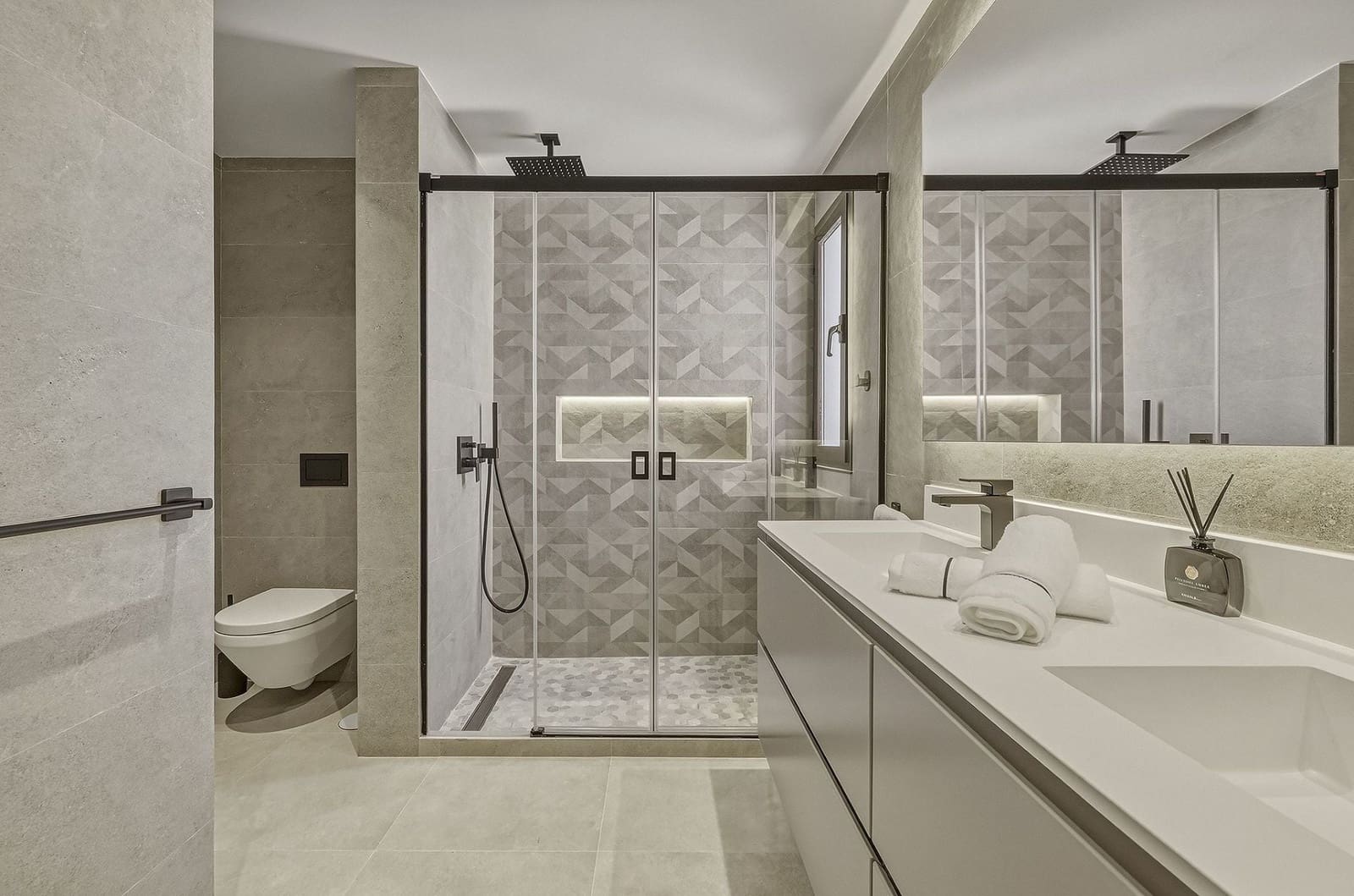 3 sypialnia Penthouse na sprzedaż w New Golden Mile z basenem garażem - 1 295 000 € (Ref: 9984189)