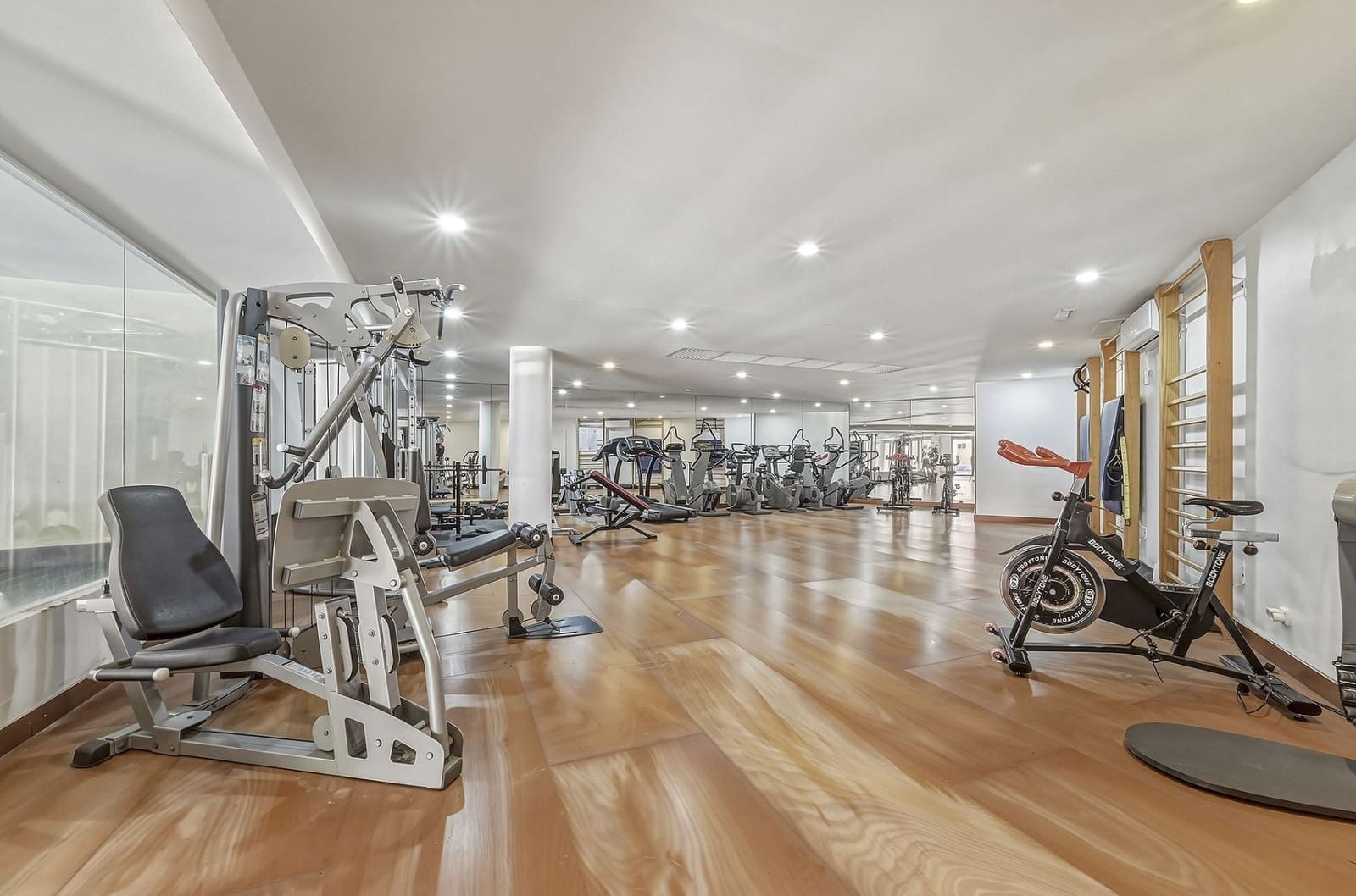 3 sypialnia Penthouse na sprzedaż w New Golden Mile z basenem garażem - 1 295 000 € (Ref: 9984189)