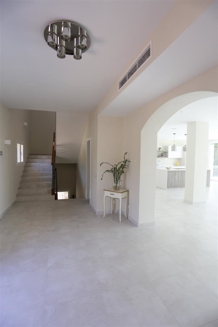 4 bedroom Villa for sale in Nueva Andalucia with pool garage - € 3,500,000 (Ref: 9990095)