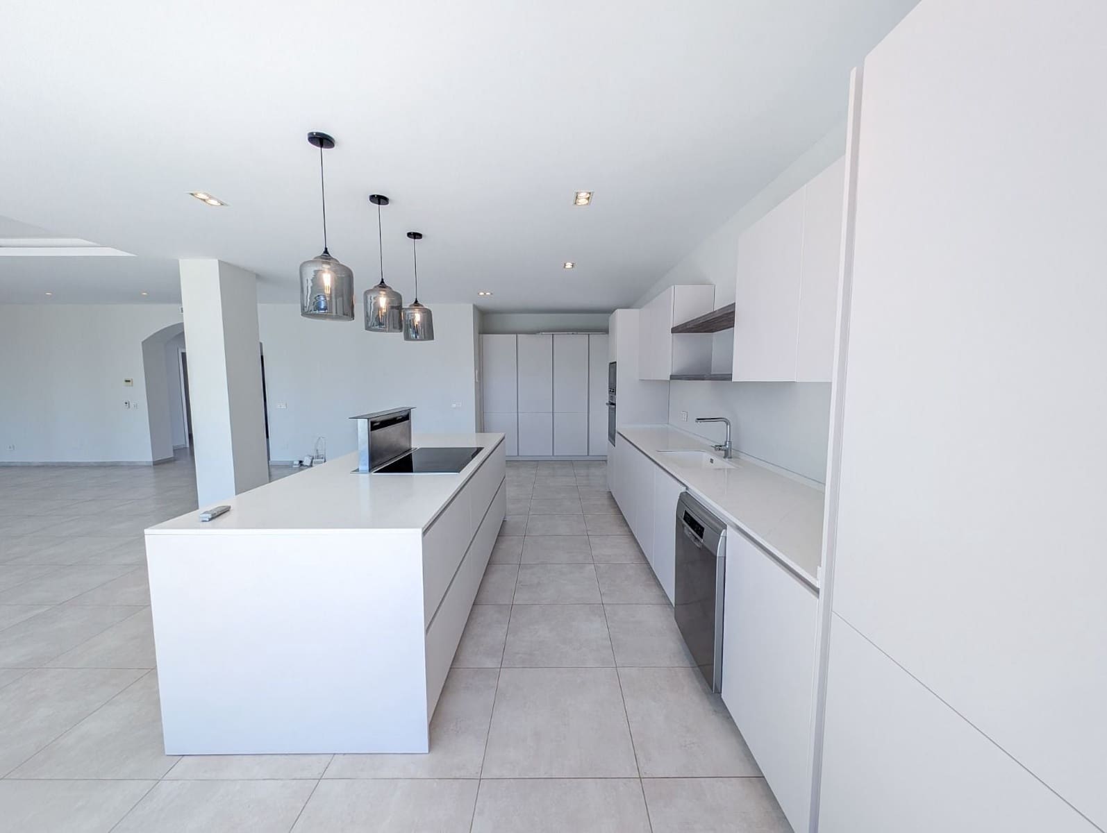 4 bedroom Villa for sale in Nueva Andalucia with pool garage - € 3,500,000 (Ref: 9990095)