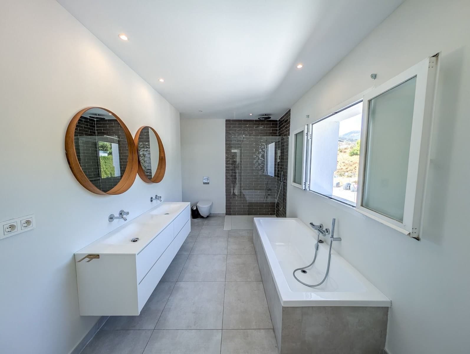 4 bedroom Villa for sale in Nueva Andalucia with pool garage - € 3,500,000 (Ref: 9990095)