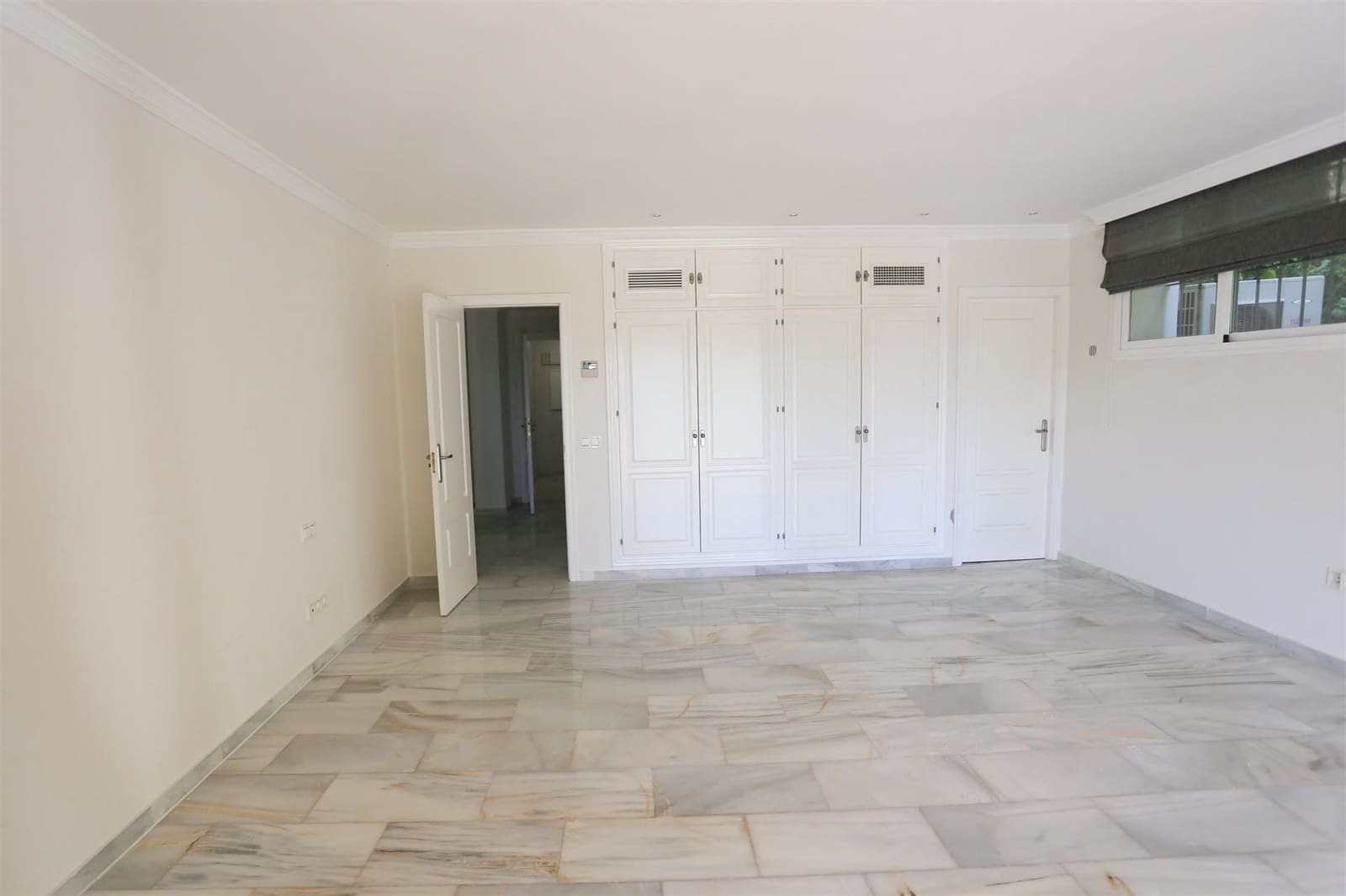 4 bedroom Villa for sale in Nueva Andalucia with pool garage - € 3,500,000 (Ref: 9990095)