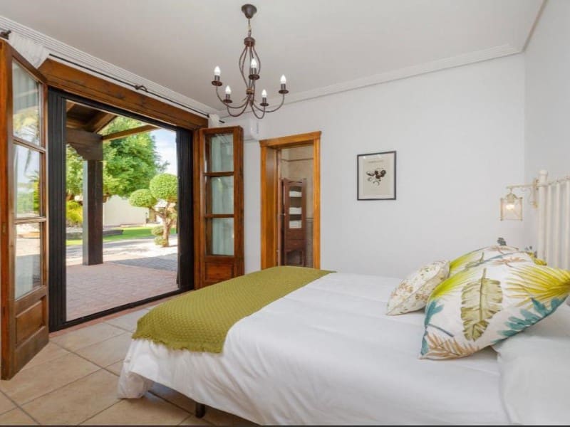 4 bedroom Villa for sale in Catral with pool garage - € 710,000 (Ref: 10075472)