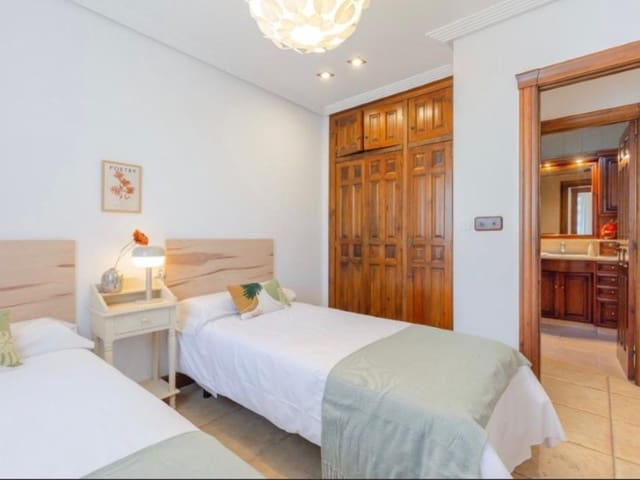 4 bedroom Villa for sale in Catral with pool garage - € 710,000 (Ref: 10075472)
