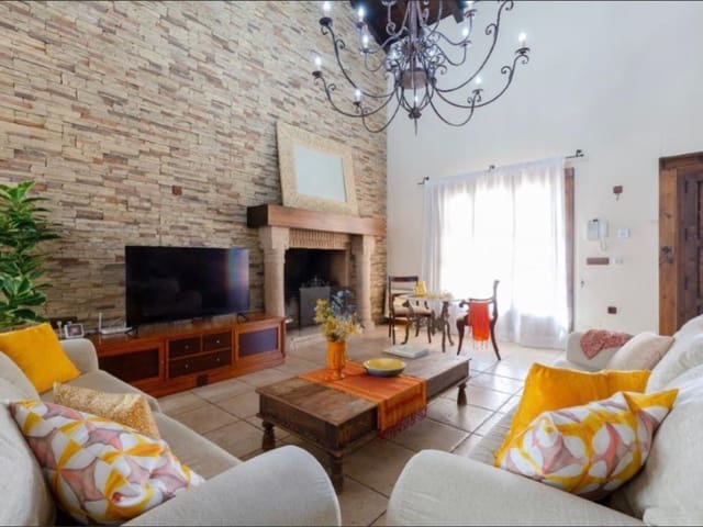 4 bedroom Villa for sale in Catral with pool garage - € 710,000 (Ref: 10075472)