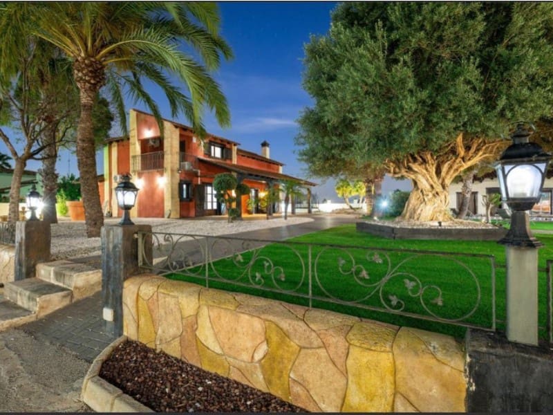 4 bedroom Villa for sale in Catral with pool garage - € 710,000 (Ref: 10075472)