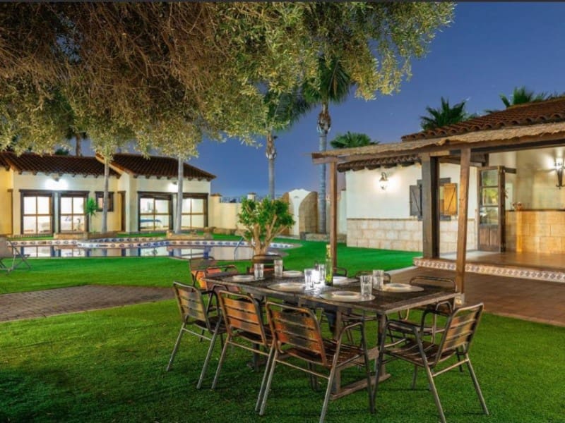4 bedroom Villa for sale in Catral with pool garage - € 710,000 (Ref: 10075472)