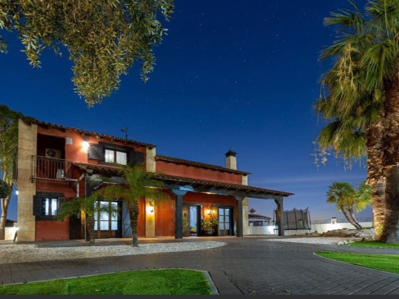 4 bedroom Villa for sale in Catral with pool garage - € 710,000 (Ref: 10075472)