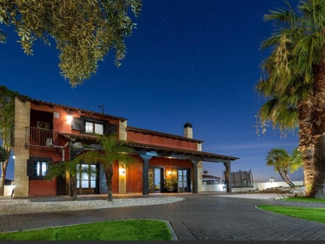 4 bedroom Villa for sale in Catral with pool garage - € 710,000 (Ref: 10075472)