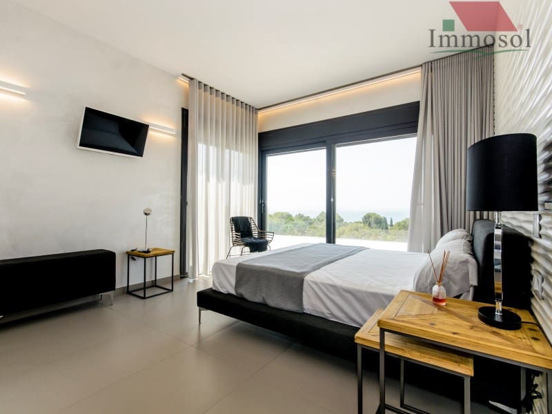 3 bedroom Villa for sale in Campoamor with pool - € 1,175,000 (Ref: 5235920)