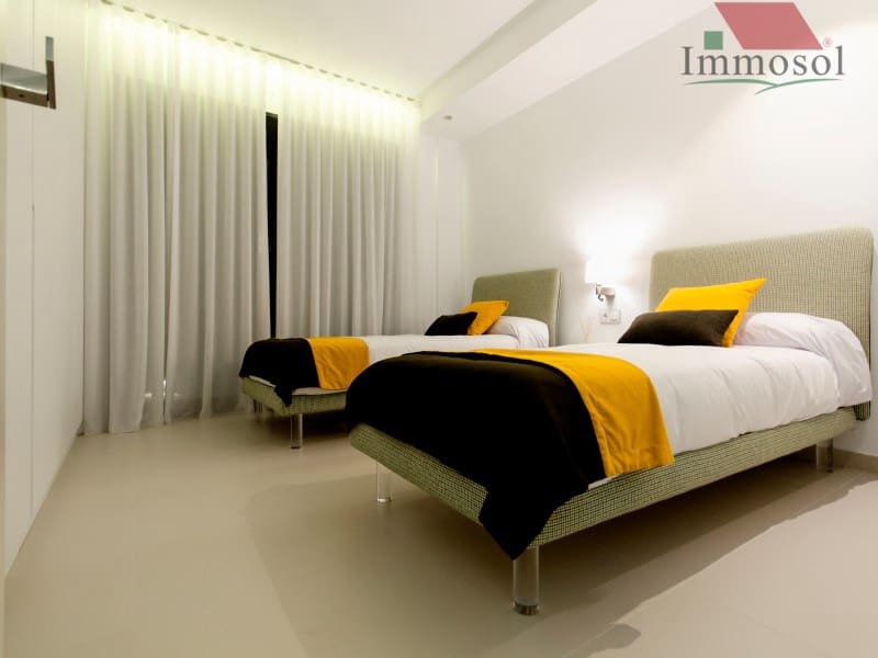 4 bedroom Villa for sale in Campoamor with pool - € 1,175,000 (Ref: 5235945)