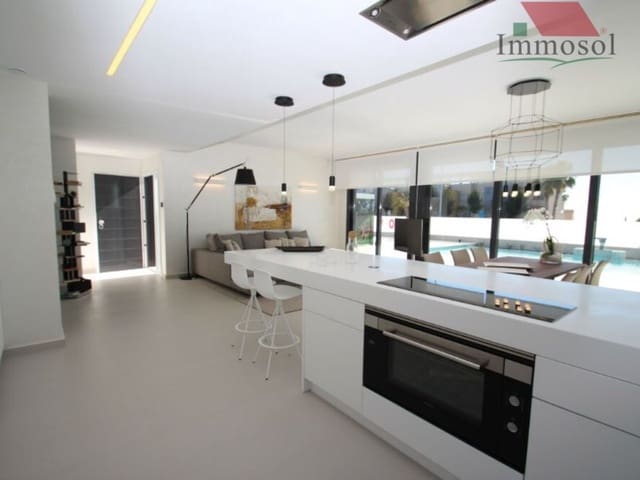 4 bedroom Villa for sale in Dehesa de Campoamor, Orihuela with pool - € 1,175,000 (Ref: 5235945)