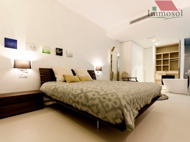 4 bedroom Villa for sale in Campoamor with pool - € 1,175,000 (Ref: 5235945)