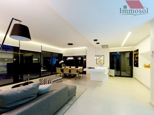 4 bedroom Villa for sale in Dehesa de Campoamor, Orihuela with pool - € 1,175,000 (Ref: 5235945)