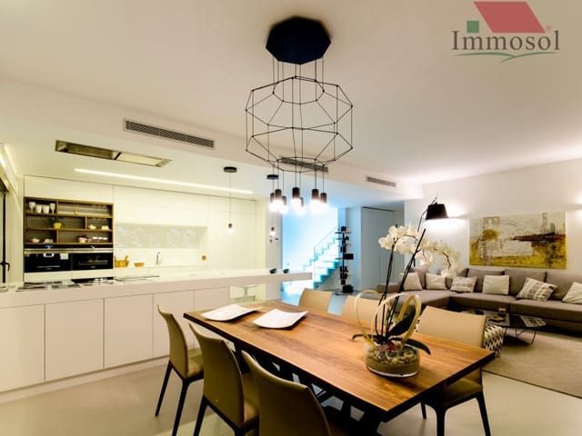 4 bedroom Villa for sale in Dehesa de Campoamor, Orihuela with pool - € 1,175,000 (Ref: 5235945)