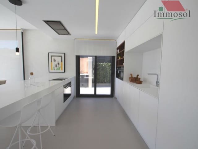 4 bedroom Villa for sale in Dehesa de Campoamor, Orihuela with pool - € 1,175,000 (Ref: 5235945)