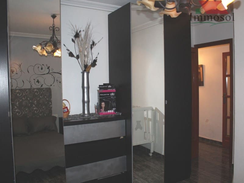 5 bedroom Villa for sale in Almoradi with garage - € 280,800 (Ref: 5236075)