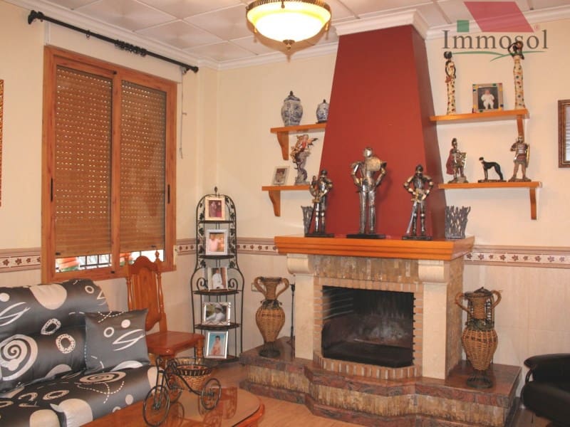 5 bedroom Villa for sale in Almoradi with garage - € 280,800 (Ref: 5236075)