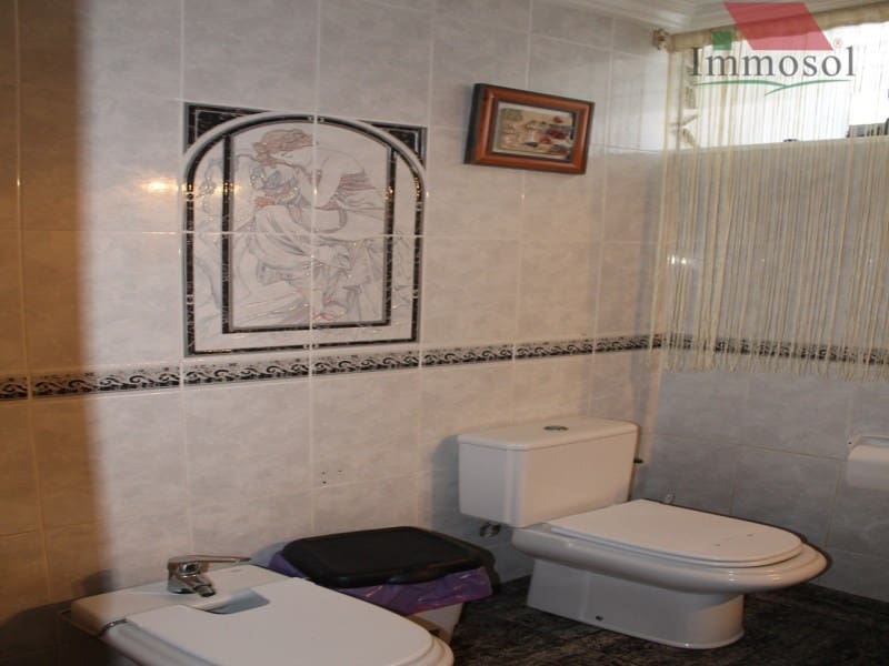 5 bedroom Villa for sale in Almoradi with garage - € 280,800 (Ref: 5236075)