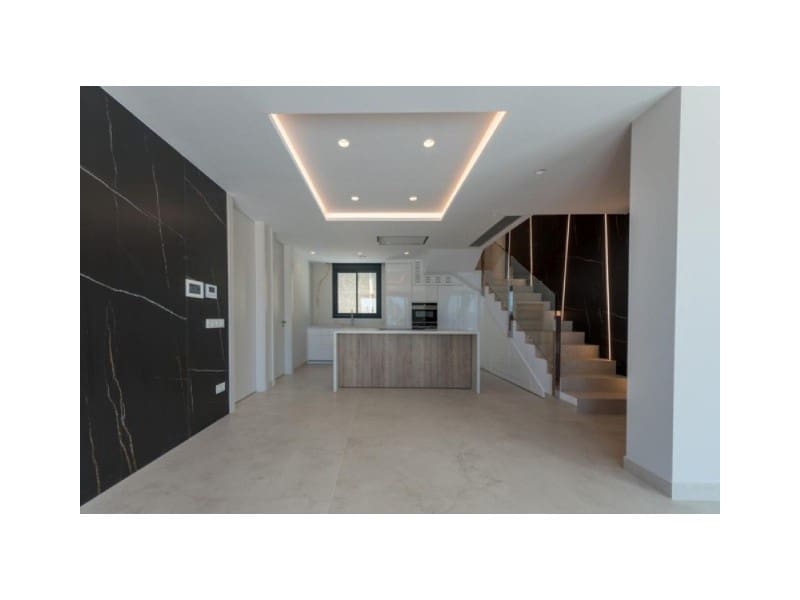 3 bedroom Apartment for sale in Benidorm with pool garage - € 1,650,000 (Ref: 6115553)