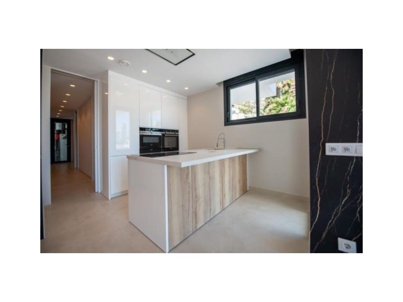 3 bedroom Apartment for sale in Benidorm with pool garage - € 1,650,000 (Ref: 6115553)