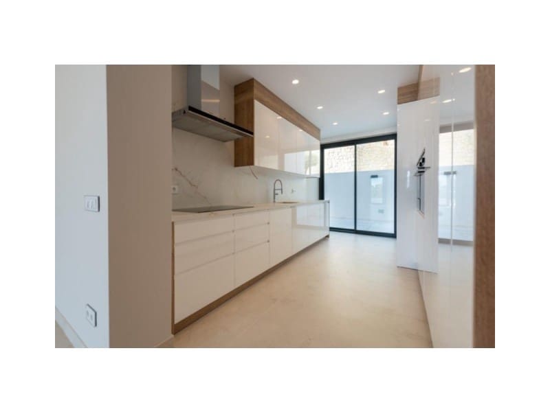 3 bedroom Apartment for sale in Benidorm with pool garage - € 1,650,000 (Ref: 6115553)