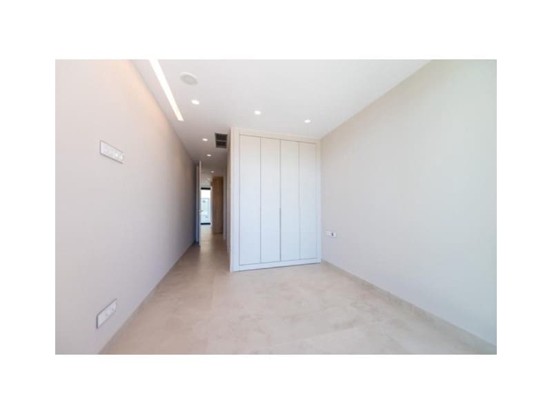 3 bedroom Apartment for sale in Benidorm with pool garage - € 1,650,000 (Ref: 6115553)