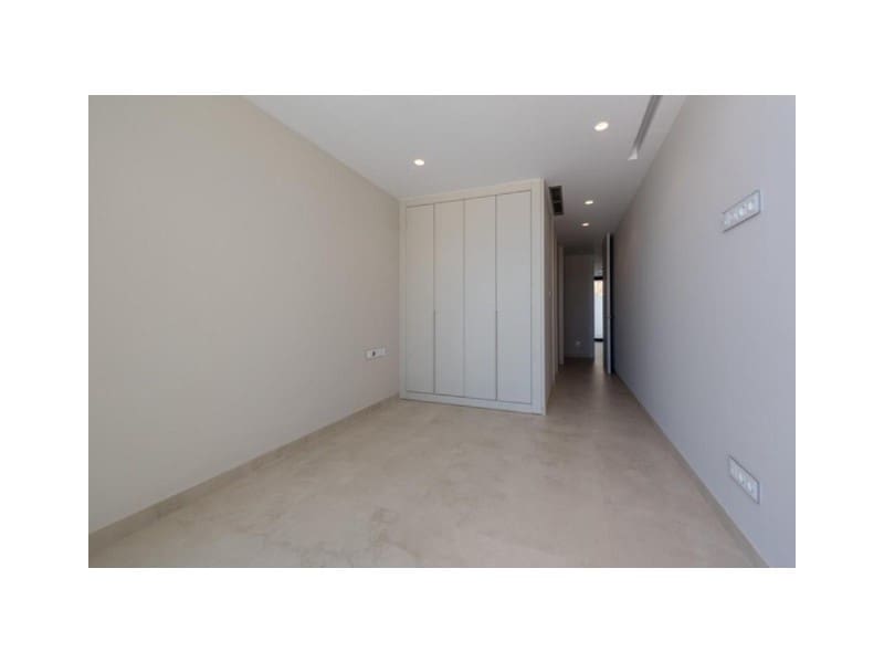 3 bedroom Apartment for sale in Benidorm with pool garage - € 1,650,000 (Ref: 6115553)