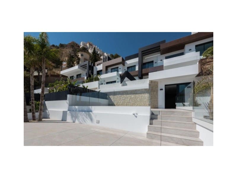 3 bedroom Apartment for sale in Benidorm with pool garage - € 1,650,000 (Ref: 6115553)