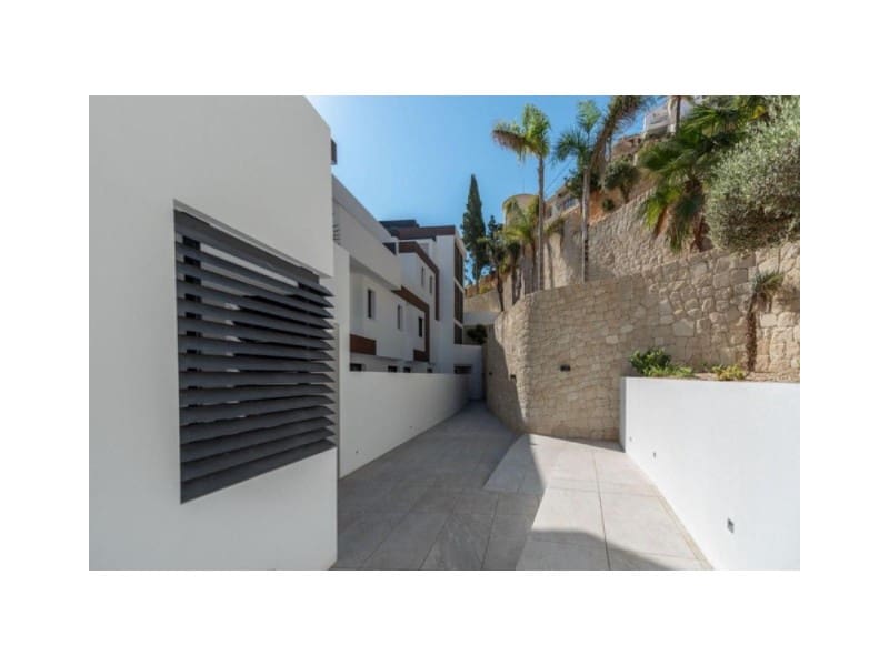 3 bedroom Apartment for sale in Benidorm with pool garage - € 1,650,000 (Ref: 6115553)